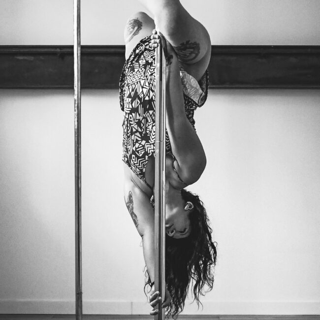 Pole dance grenoble Atypical training